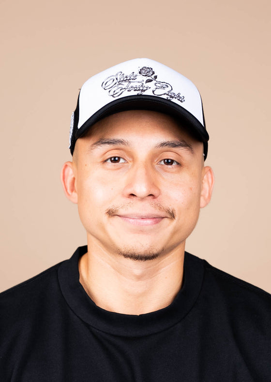 Frame Foam Trucker Hat Por La Familia | White & Black